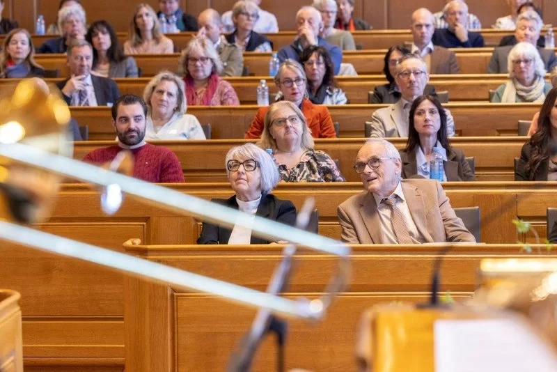Festrede zum 90-Jahre-Jubiläum der Winterhilfe Schweiz in Bern. HARWY Gründer Beat ist mit dabei.